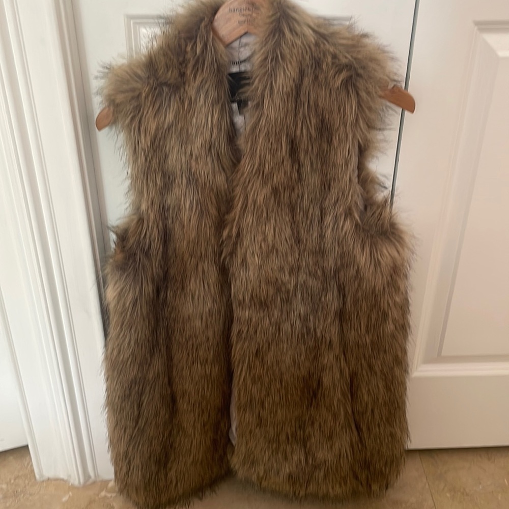 Banana Republic Vest Faux fur.
